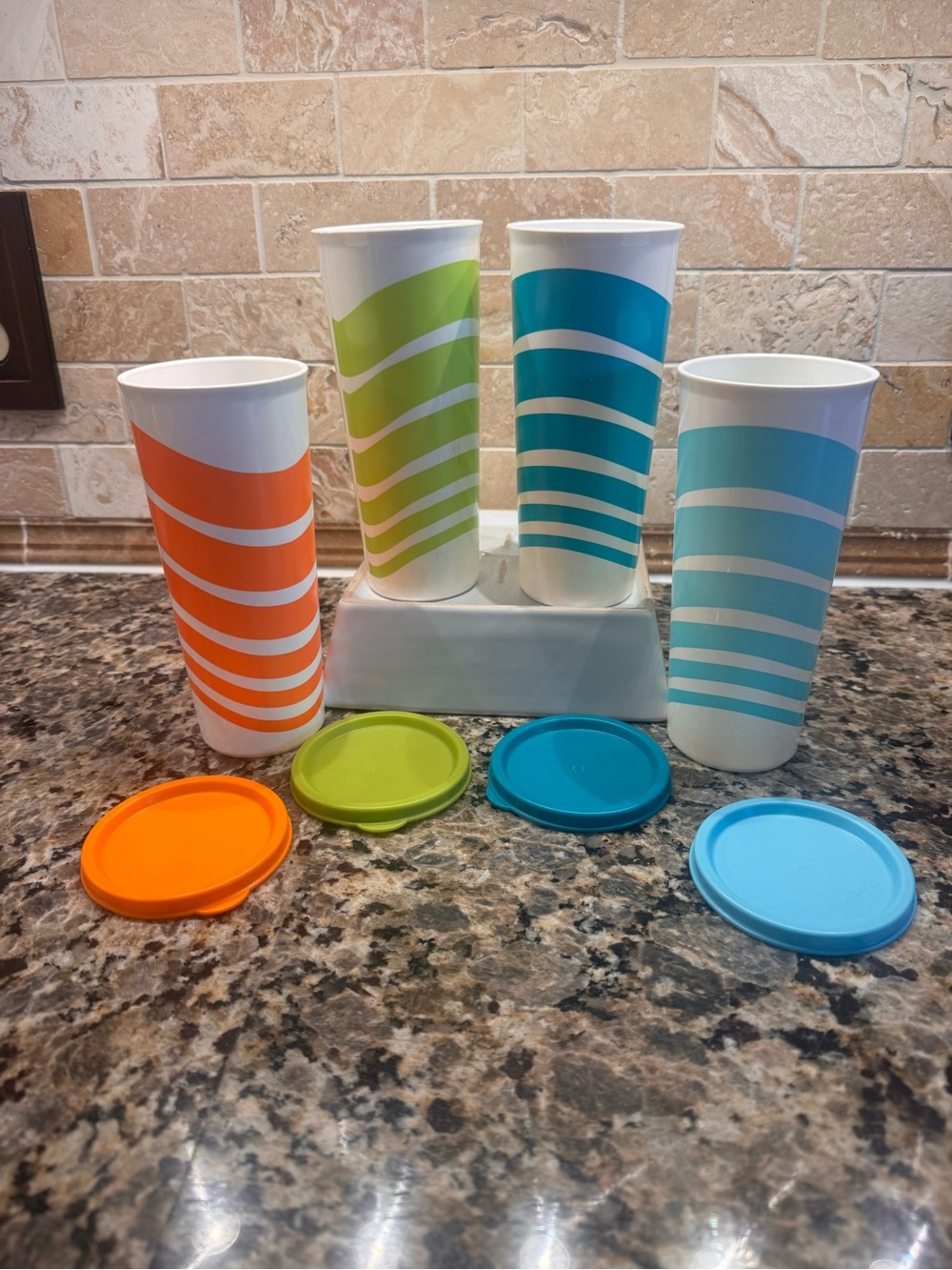 VINTAGE Tupperware Tall Cups Set in Orange, Lime Green, Teal, Light Blue w/ Lids - Picture 2 of 5